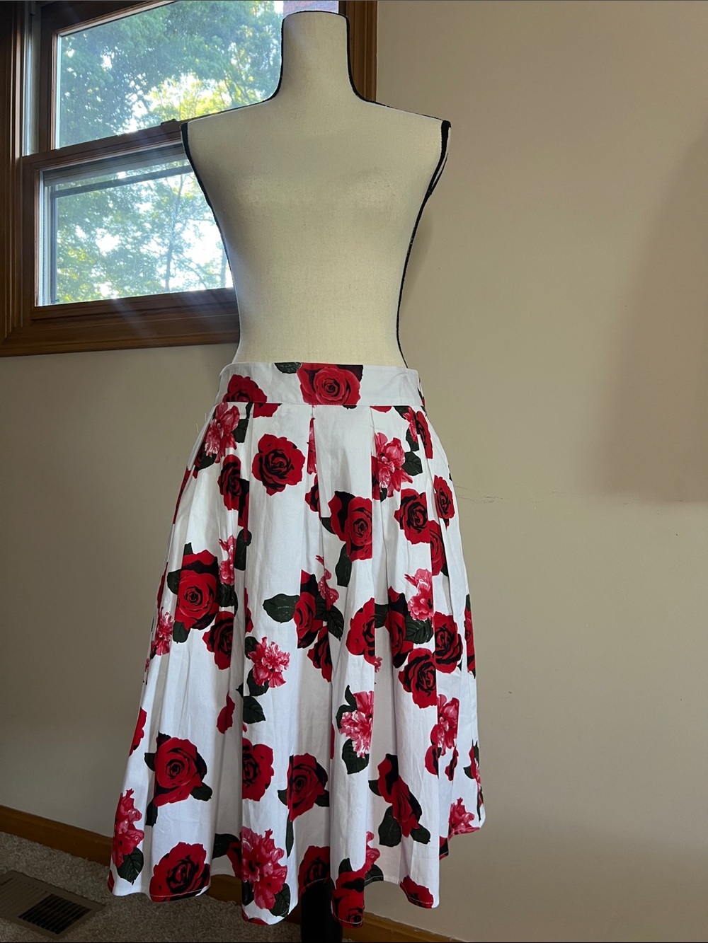 White Midi Skirt with Red Rose Print - Picture 4 of 8